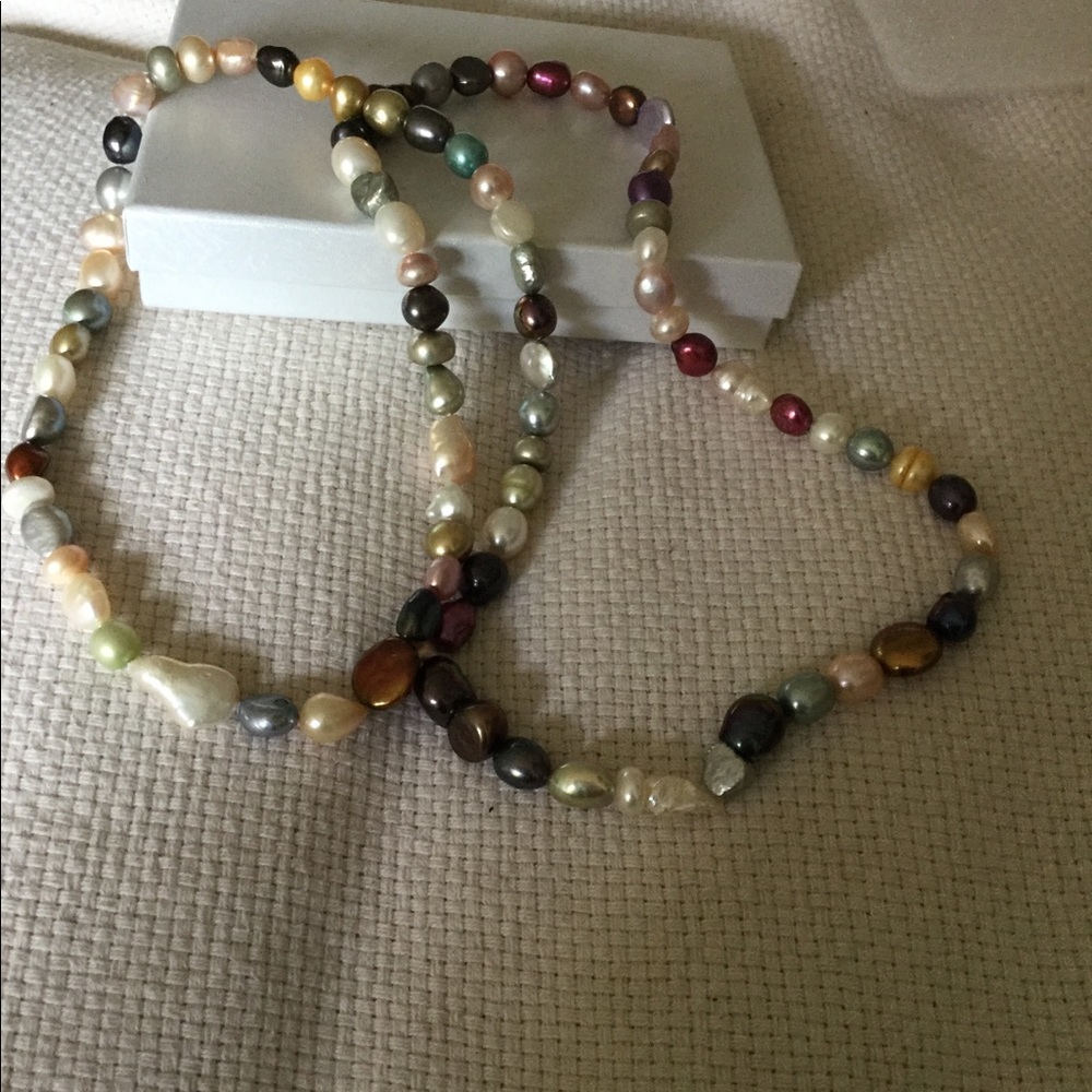 Freshwater pearl necklace neutral colors